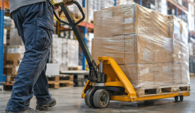How to Choose a Heavy Duty Pallet Jack for Safer and More Efficient Material Handling