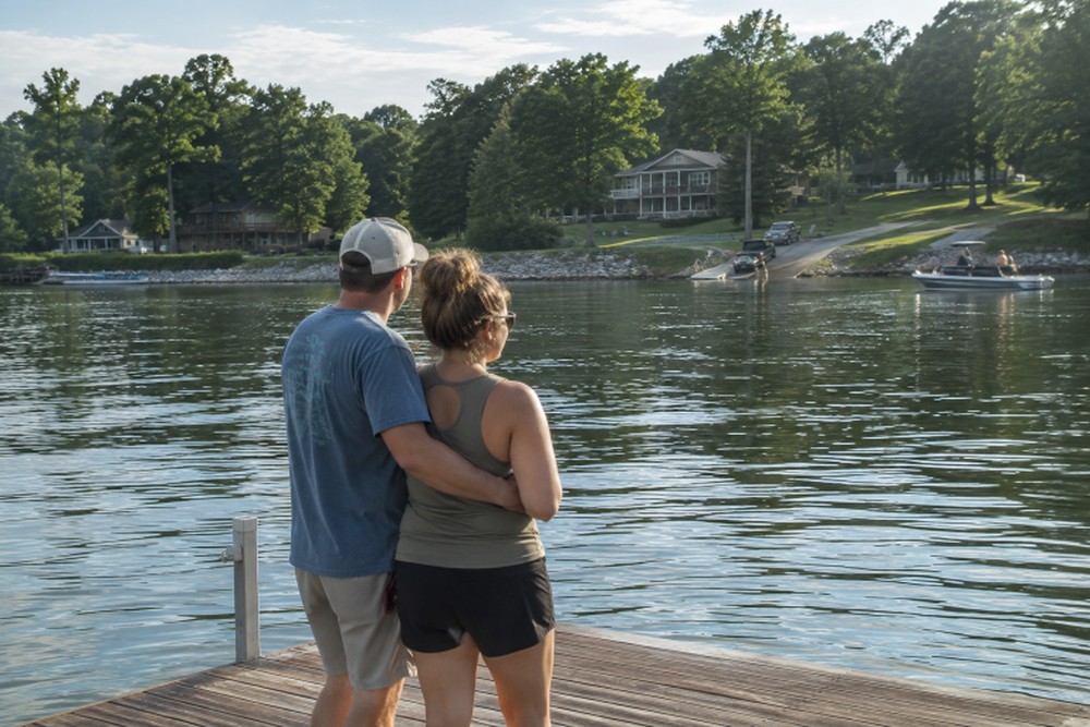 Lake Guntersville Home Buying Guide Comparing Direct Waterfront View and Access Properties